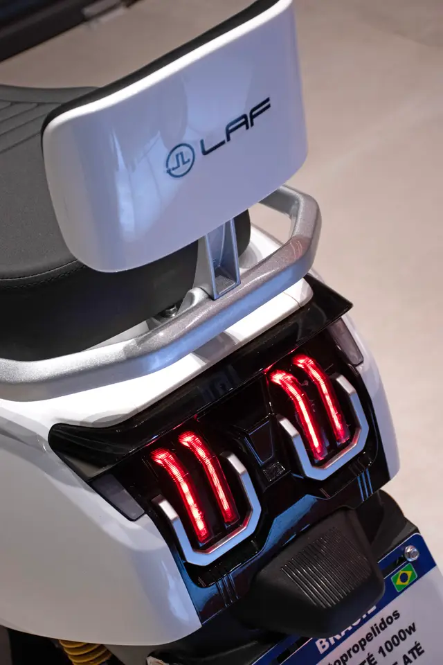Scooter Elétrica VOLTAGE BRANCA - foto 6